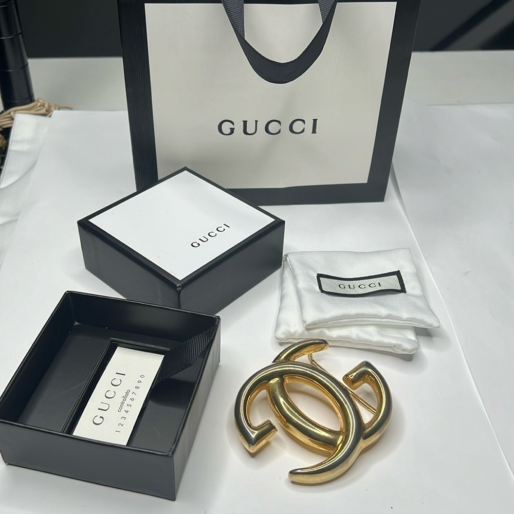 Gucci Large 3” Goldtone Belt Buckle With Bag and Box